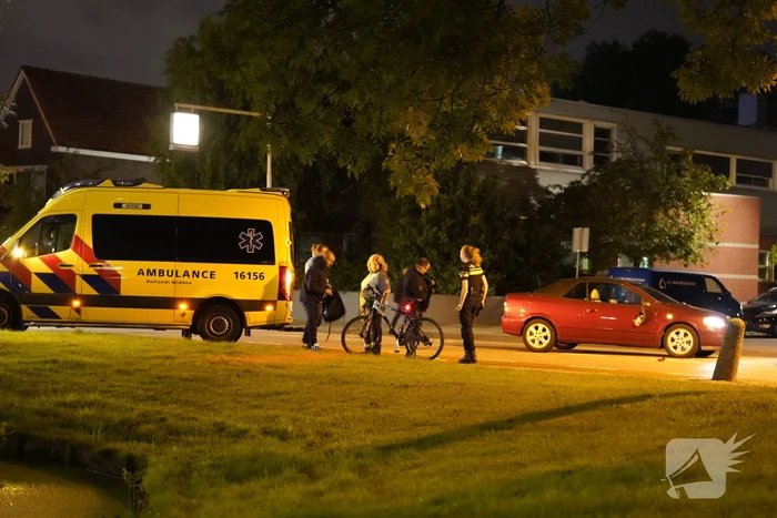 Dronken persoon botst tegen personenauto