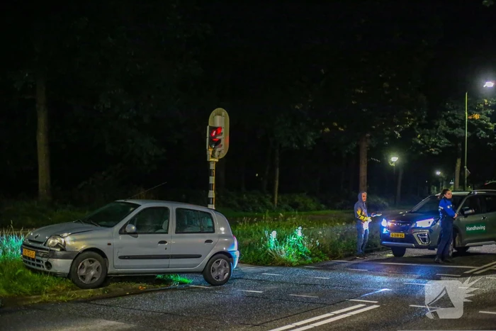 Personenauto afgesleept door bergingsbedrijf na ongeval