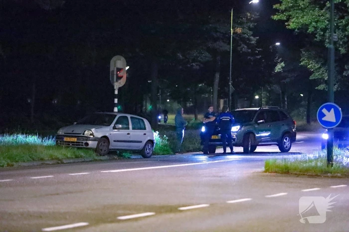 Personenauto afgesleept door bergingsbedrijf na ongeval