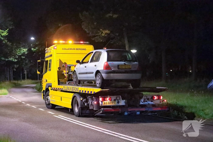 Personenauto afgesleept door bergingsbedrijf na ongeval
