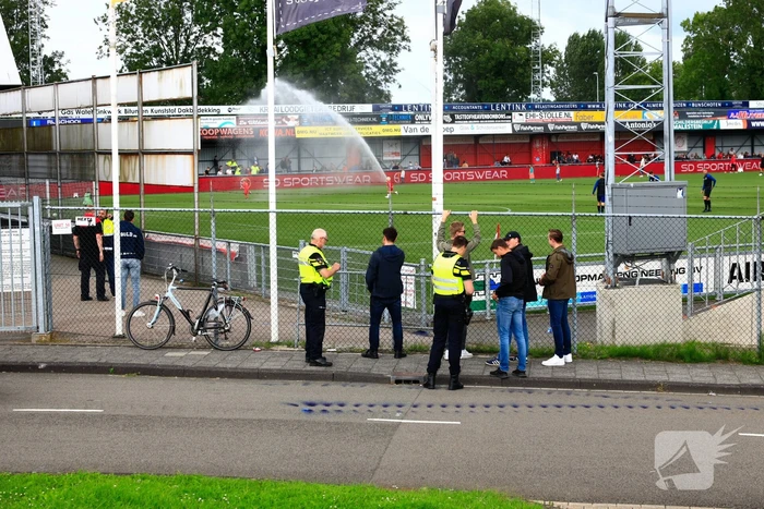 Grote politie-inzet bij voetbalvelden
