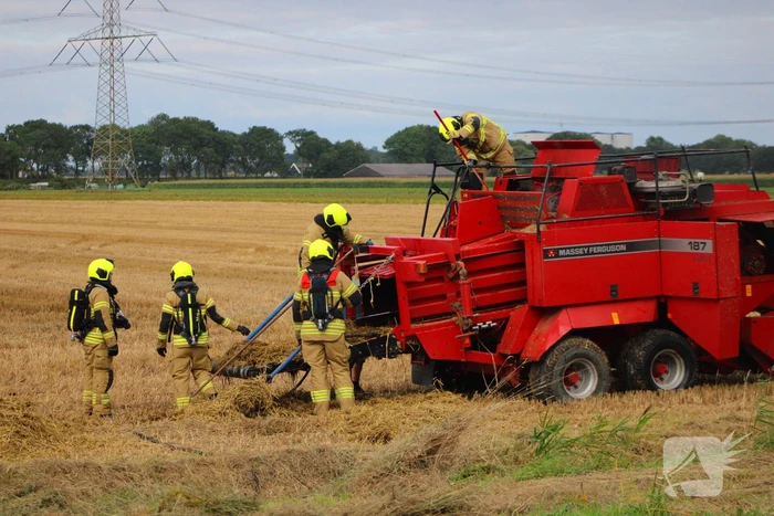 Hooi balenpers vliegt in brand