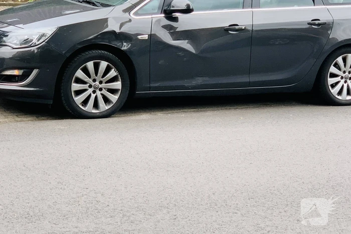 Snorfiets en personenauto met elkaar in botsing