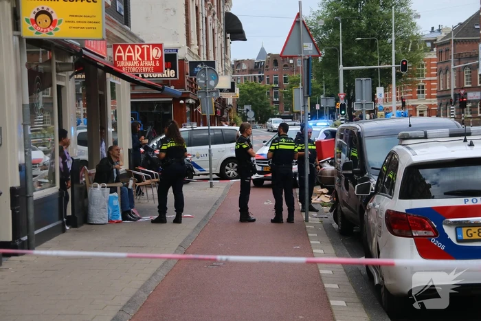 Persoon gewond na steekpartij voor Surinaams eethuis