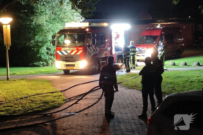 Brandweer blust brand in drie prullenbakken
