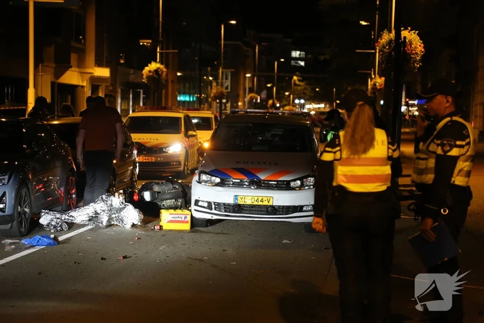 Scooterrijder en passagier gewond door ongeval met politieauto