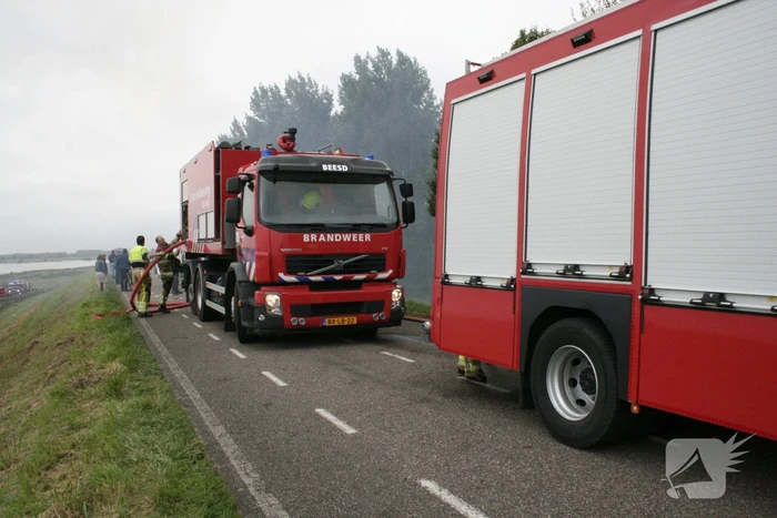 Dak van woning volledig verwoest door grote brand
