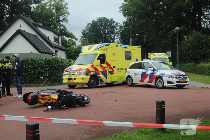 Snorfietser gewond na ongeval met personenauto