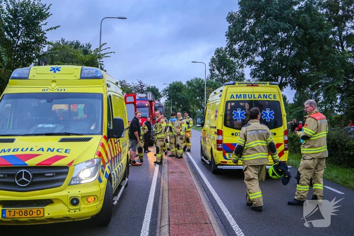 Auto raakt van de weg en belandt in sloot