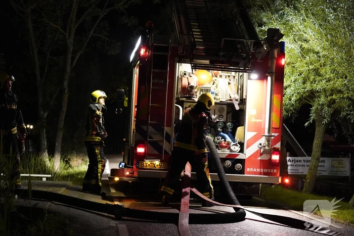 Flinke buitenbrand op terrein van hovenier