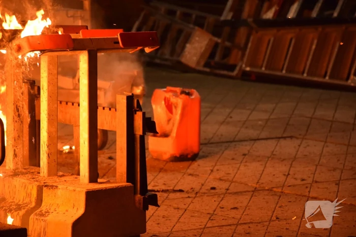 Flinke buitenbrand op terrein van hovenier