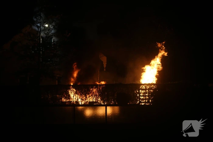 Flinke buitenbrand op terrein van hovenier