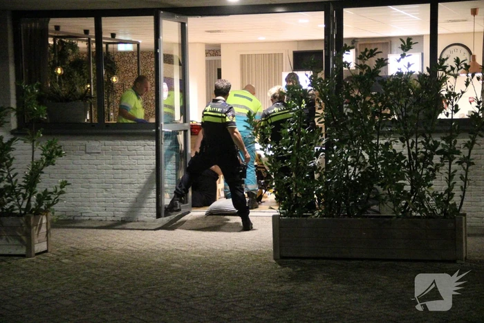 Bewaker Amrâth Apart-Hotel neergestoken bij overval