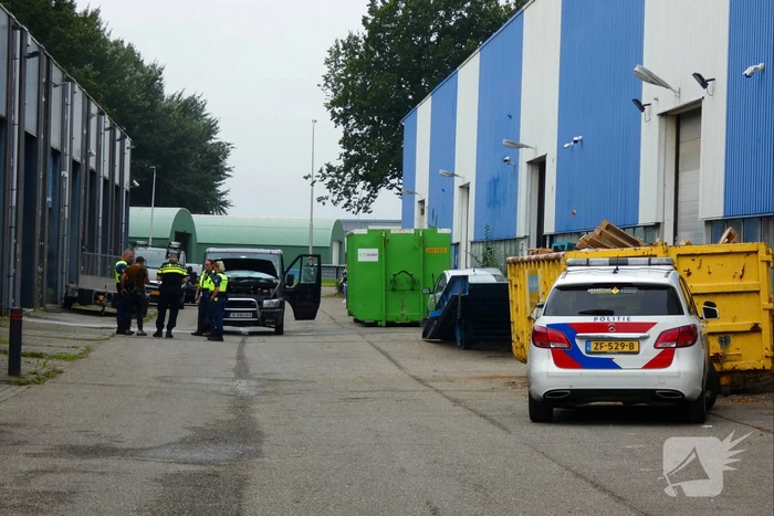 Brand in motorcompartiment van bestelbus