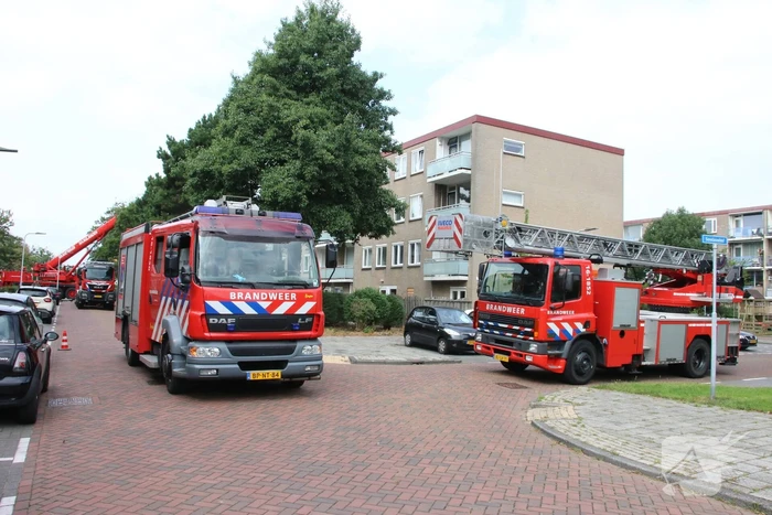 Kraan ingezet om persoon uit woning te halen