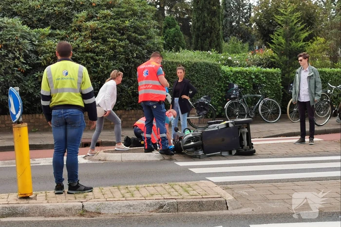 Man in scootmobiel loopt hoofdwond op