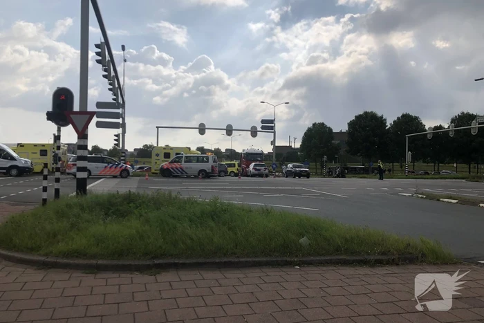 Meerdere gewonden bij ongeval met scooters en bestelbus