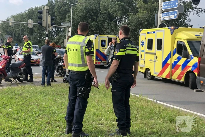 Meerdere gewonden bij ongeval met scooters en bestelbus
