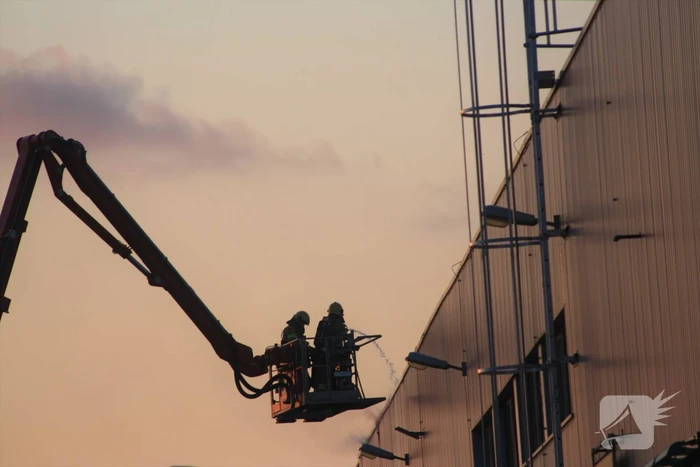 Grote uitslaande brand bij Extrusie fabriek