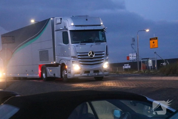 F1-teams en wagens arriveren op Zandvoort