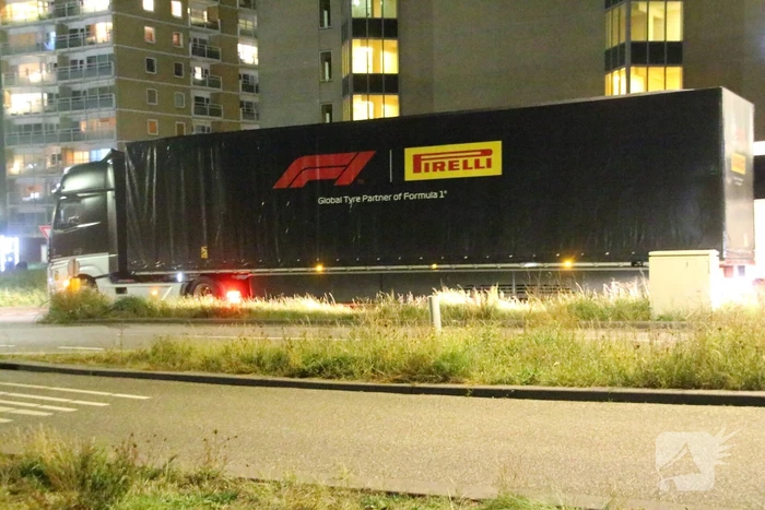 F1-teams en wagens arriveren op Zandvoort