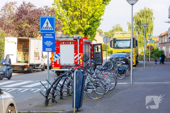 Dakdekkers zetten pand informatiewinkel Indebuurt033 vol rook