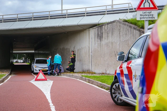 Scooterrijder slaat op de vlucht na aanrijding