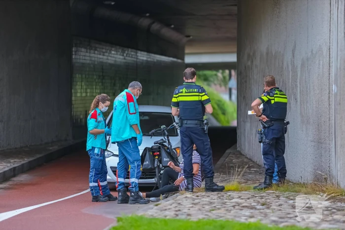Scooterrijder slaat op de vlucht na aanrijding