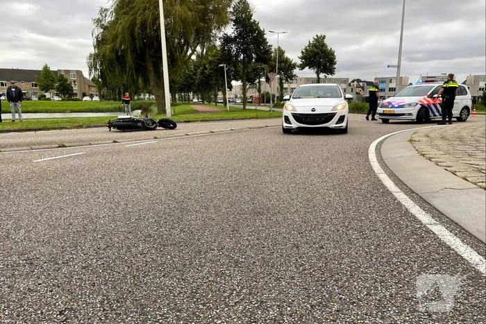 Motorrijder gewond bij botsing op rotonde