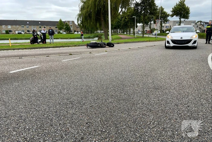 Motorrijder gewond bij botsing op rotonde