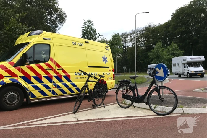 Fietser gaat onderuit een raakt gewond