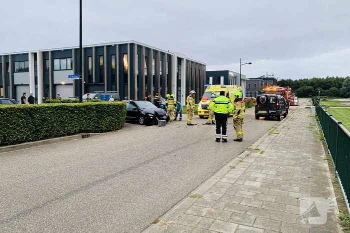 Veel schade bij botsing tussen twee auto's