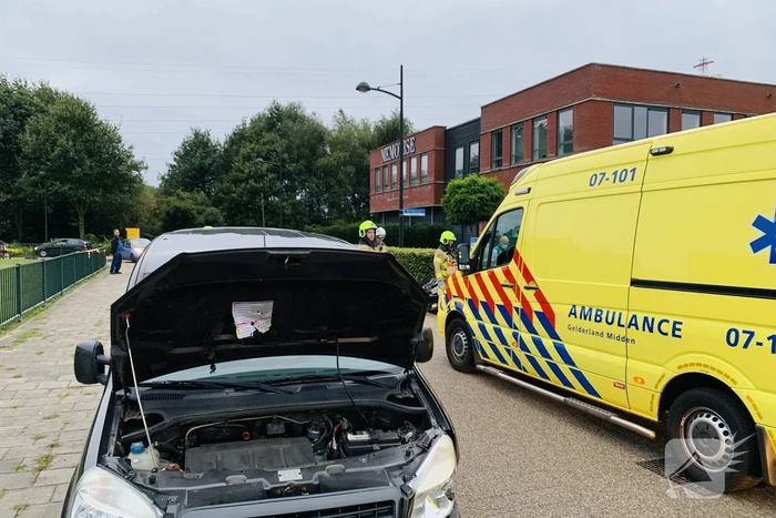 Veel schade bij botsing tussen twee auto's
