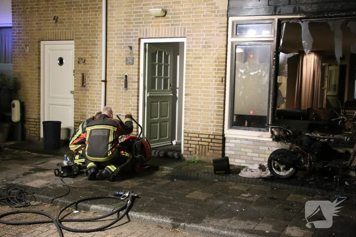 Scooterbrand slaat over na woning