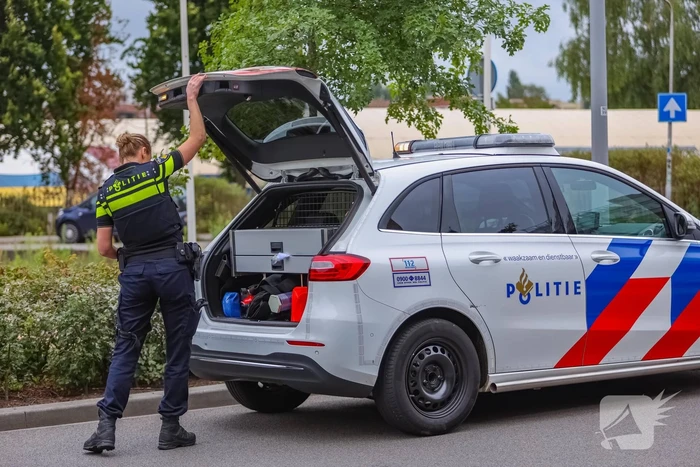 Overstekende scooterrijdster aangereden door automobilist Eemplein
