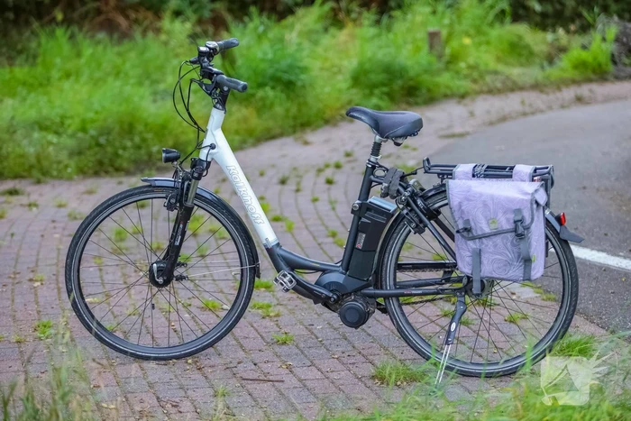 Twee fietsers met elkaar in botsing