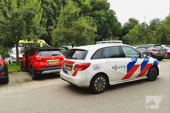 Botsing tijdens inparkeren op parkeerplaats