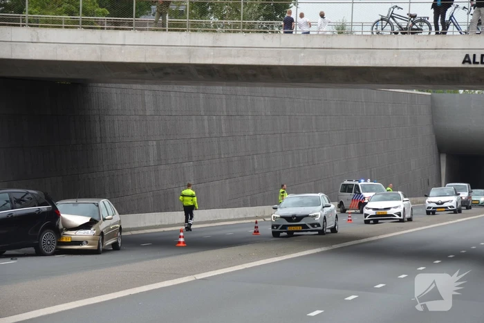 Flinke schade bij botsing M C Escher Akwaduct