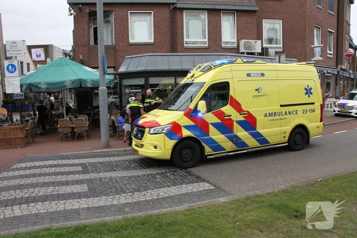Vrouw gewond bij botsing met bestelbus