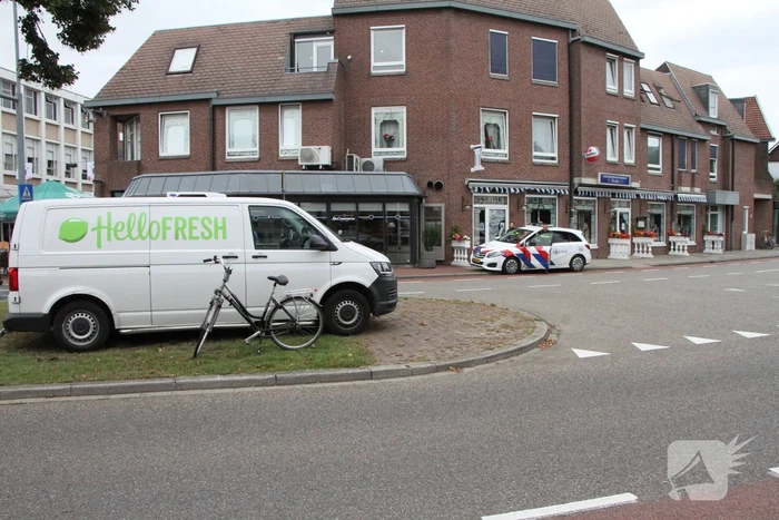 Vrouw gewond bij botsing met bestelbus