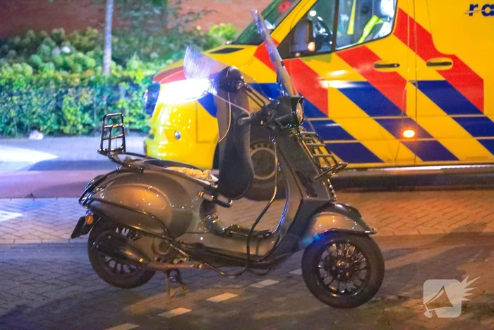 Scooterrijdster en passagier gewond door ongeval