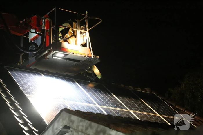 Politie doet onderzoek naar oorzaak brand garage