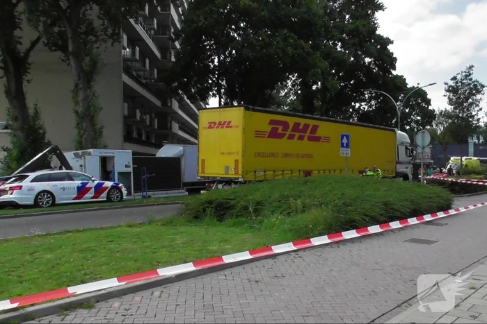 Fietser ernstig gewond bij ongeluk met vrachtauto