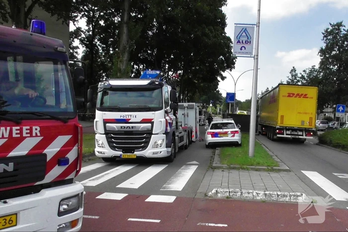 Fietser ernstig gewond bij ongeluk met vrachtauto