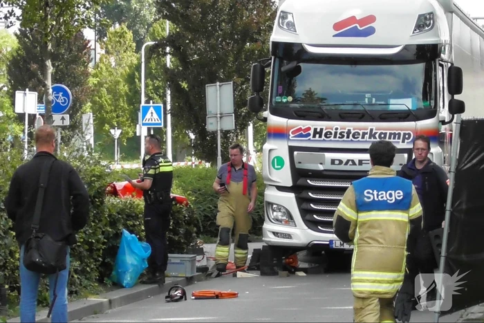 Fietser ernstig gewond bij ongeluk met vrachtauto