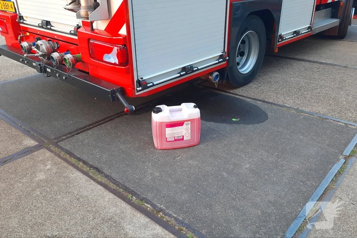 Man loopt brandwonden op aan boord