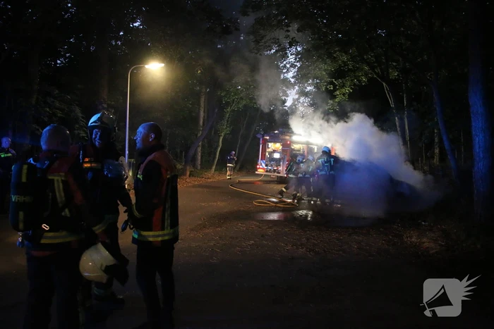 Voertuig verwoest door brandstichting