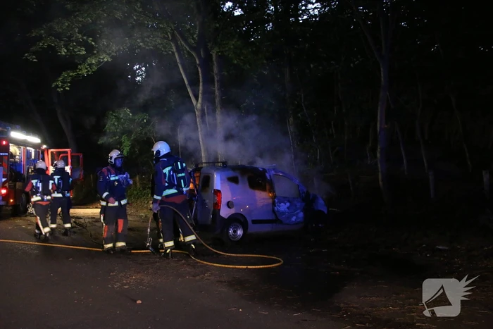 Voertuig verwoest door brandstichting