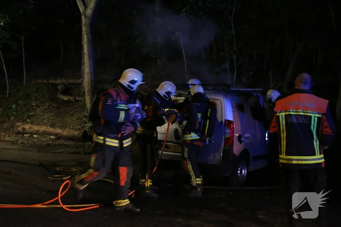 Voertuig verwoest door brandstichting