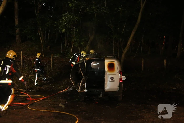 Voertuig verwoest door brandstichting